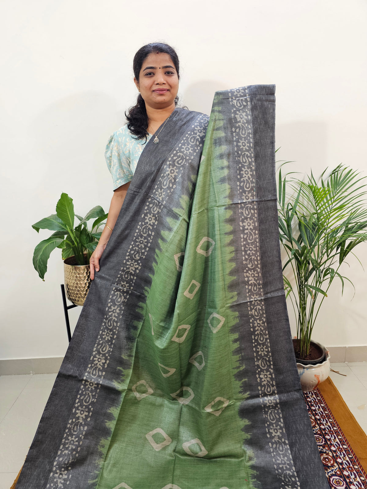 Bhagalpuri Zari Weaving with Batik Print - Green with Grey