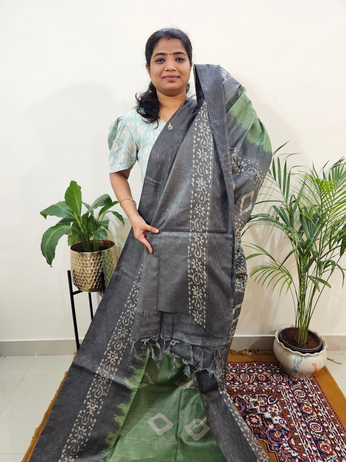 Bhagalpuri Zari Weaving with Batik Print - Green with Grey