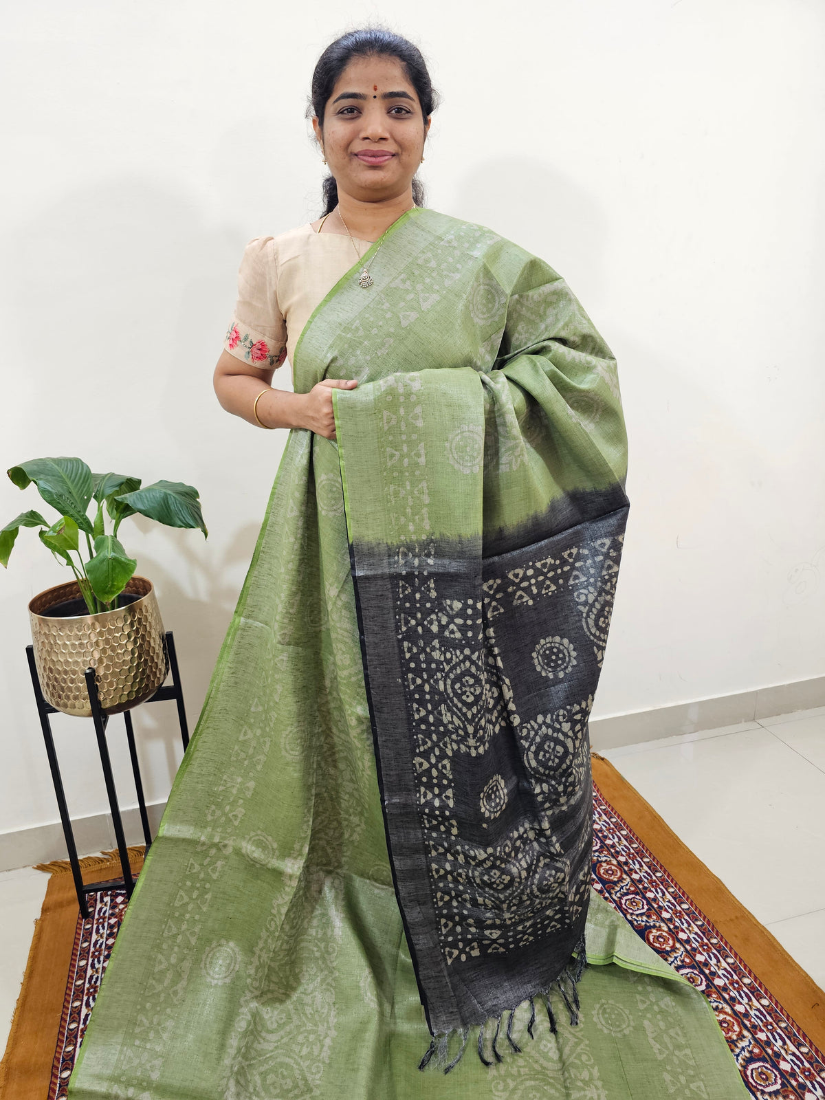 Bhagalpuri with Silver Zari Weaving Batik Print - Green with Grey