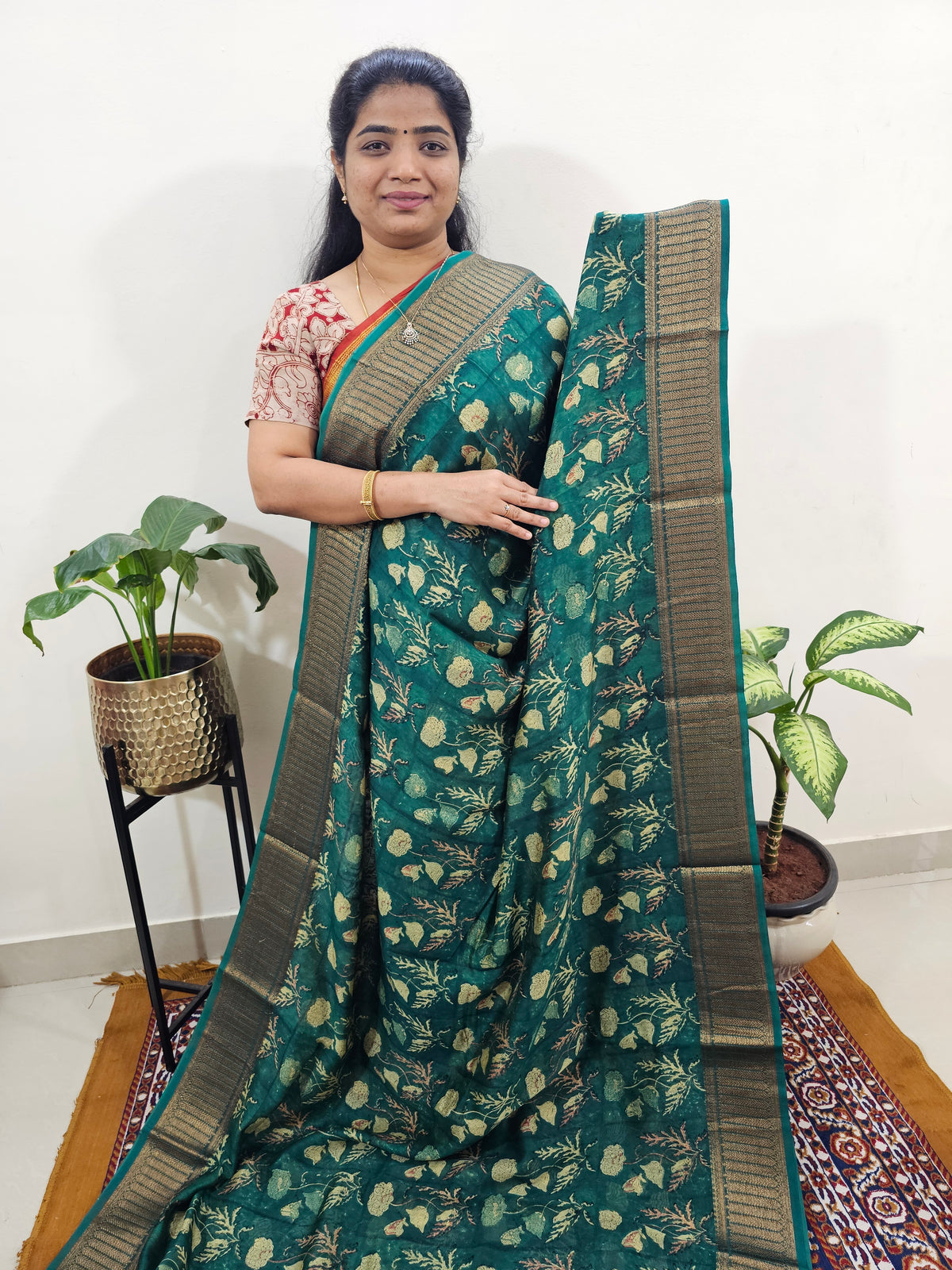 ππ«πππ¨π¨π€π’π§π  ππ―ππ’π₯πππ₯π - ππ πππ²π¬ ππ’π¬π©ππππ‘ ππ’π¦π Pure Chanderi Butter Silk - Green