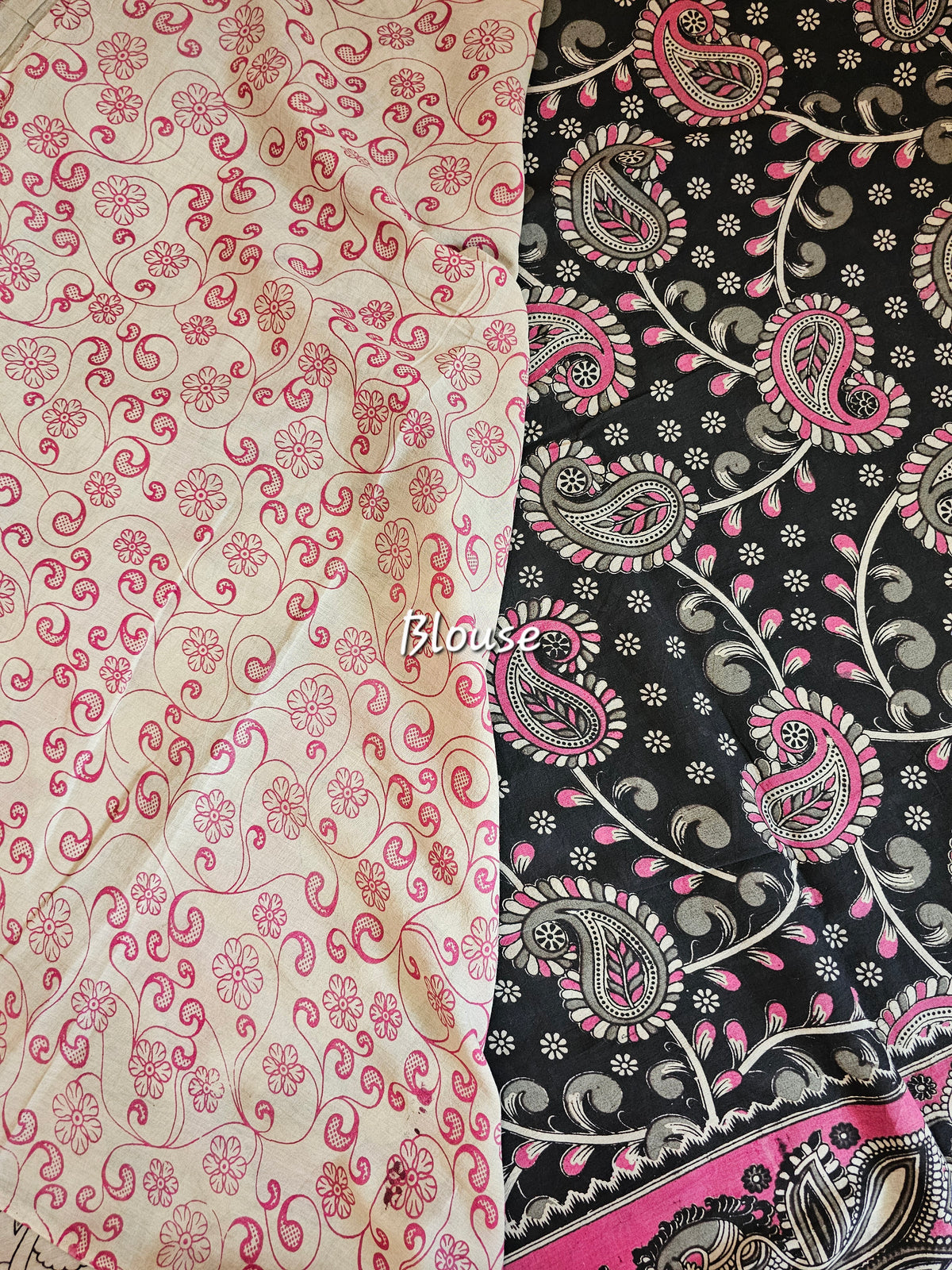 ππ«πππ¨π¨π€π’π§π  ππ―ππ’π₯πππ₯π - ππ πππ²π¬ ππ’π¬π©ππππ‘π’π§π  ππ’π¦π Cotton Kalamkari Saree - Black with Pink