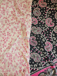 ππ«πππ¨π¨π€π’π§π  ππ―ππ’π₯πππ₯π - ππ πππ²π¬ ππ’π¬π©ππππ‘π’π§π  ππ’π¦π Cotton Kalamkari Saree - Black with Pink