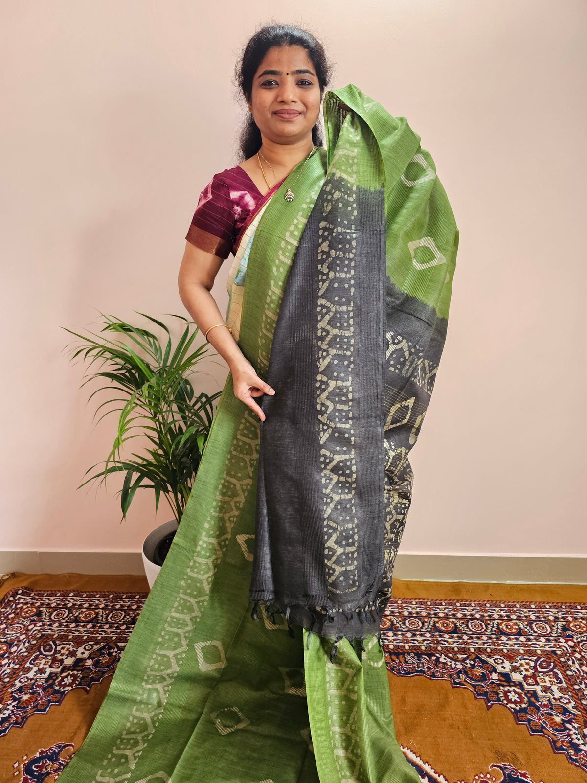 𝐏𝐫𝐞𝐛𝐨𝐨𝐤𝐢𝐧𝐠 𝐀𝐯𝐚𝐢𝐥𝐚𝐛𝐥𝐞 -𝟐𝟎 𝐝𝐚𝐲𝐬 𝐓𝐢𝐦𝐞 𝐭𝐨 𝐃𝐢𝐬𝐩𝐚𝐭𝐜𝐡 Bhagalpuri with Batik Print - Green with Grey