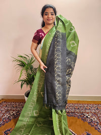 𝐏𝐫𝐞𝐛𝐨𝐨𝐤𝐢𝐧𝐠 𝐀𝐯𝐚𝐢𝐥𝐚𝐛𝐥𝐞 -𝟐𝟎 𝐝𝐚𝐲𝐬 𝐓𝐢𝐦𝐞 𝐭𝐨 𝐃𝐢𝐬𝐩𝐚𝐭𝐜𝐡 Bhagalpuri with Batik Print - Green with Grey