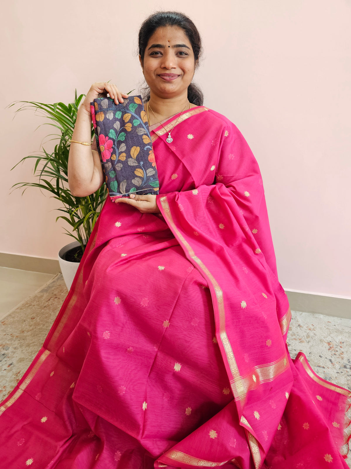 𝐏𝐫𝐞𝐛𝐨𝐨𝐤𝐢𝐧𝐠 𝐀𝐯𝐚𝐢𝐥𝐚𝐛𝐥𝐞 - 𝟓 𝐝𝐚𝐲𝐬 𝐃𝐢𝐬𝐩𝐚𝐭𝐜𝐡𝐢𝐧𝐠 𝐓𝐢𝐦𝐞  Semi Maheshwari Silk Cotton - Pink