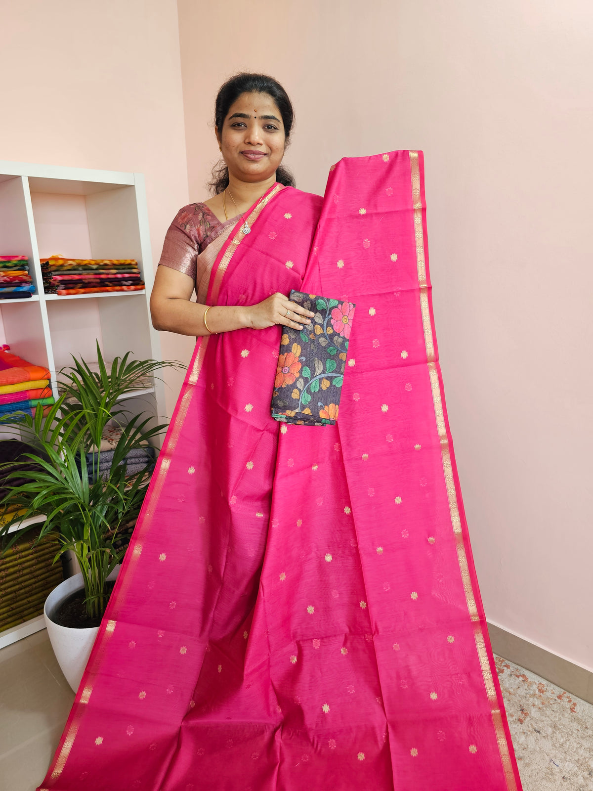 𝐏𝐫𝐞𝐛𝐨𝐨𝐤𝐢𝐧𝐠 𝐀𝐯𝐚𝐢𝐥𝐚𝐛𝐥𝐞 - 𝟓 𝐝𝐚𝐲𝐬 𝐃𝐢𝐬𝐩𝐚𝐭𝐜𝐡𝐢𝐧𝐠 𝐓𝐢𝐦𝐞  Semi Maheshwari Silk Cotton - Pink