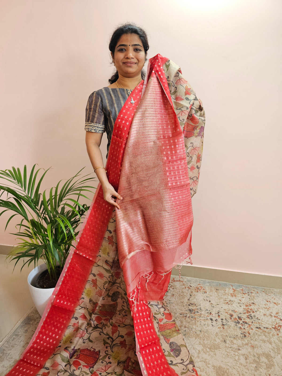 𝐏𝐫𝐞𝐛𝐨𝐨𝐤𝐢𝐧𝐠 𝐀𝐯𝐚𝐢𝐥𝐚𝐛𝐥𝐞 - 𝟑𝟎 𝐃𝐚𝐲𝐬 𝐃𝐢𝐬𝐩𝐚𝐭𝐜𝐡𝐢𝐧𝐠 𝐓𝐢𝐦𝐞 Unique Semi Tussar with Zari Weaving - Red