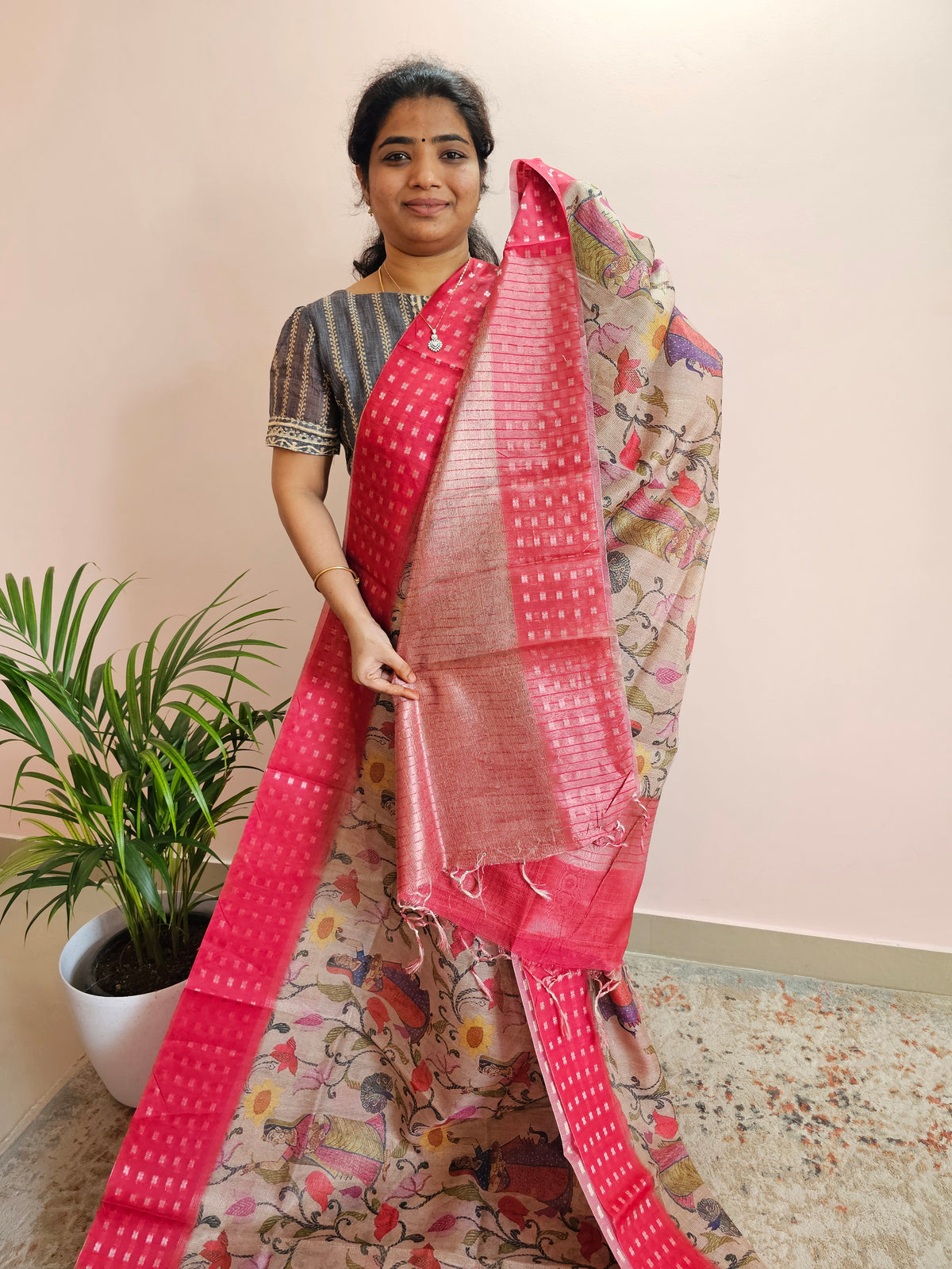 𝐏𝐫𝐞𝐛𝐨𝐨𝐤𝐢𝐧𝐠 𝐀𝐯𝐚𝐢𝐥𝐚𝐛𝐥𝐞 - 𝟑𝟎 𝐃𝐚𝐲𝐬 𝐃𝐢𝐬𝐩𝐚𝐭𝐜𝐡𝐢𝐧𝐠 𝐓𝐢𝐦𝐞 Unique Semi Tussar with Zari Weaving - Pink