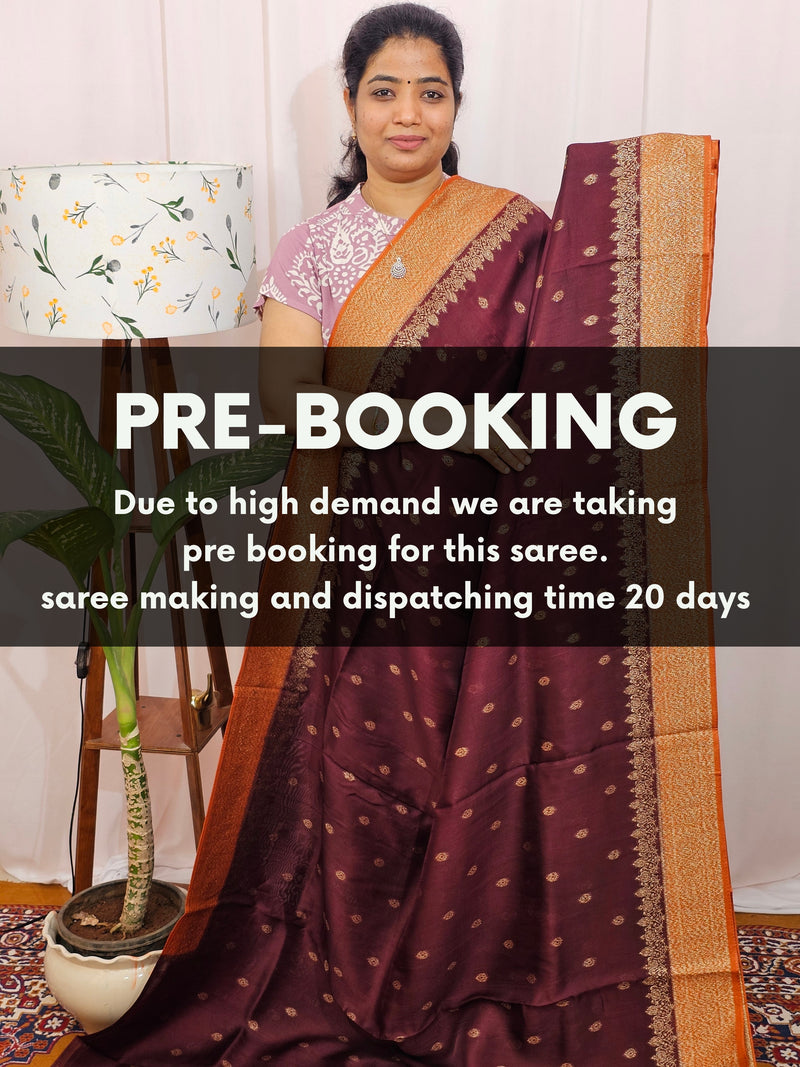 𝐏𝐫𝐞𝐛𝐨𝐨𝐤𝐢𝐧𝐠 𝐀𝐯𝐚𝐢𝐥𝐚𝐛𝐥𝐞 - 𝟔𝟎 𝐃𝐚𝐲𝐬 𝐃𝐢𝐬𝐩𝐚𝐭𝐜𝐡 𝐓𝐢𝐦𝐞
Jute Banarasi Silk Saree - Brown with Orange