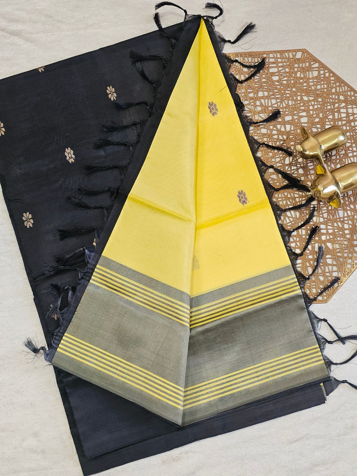 Chinnalampattu Saree - Sandal Yellow with Black