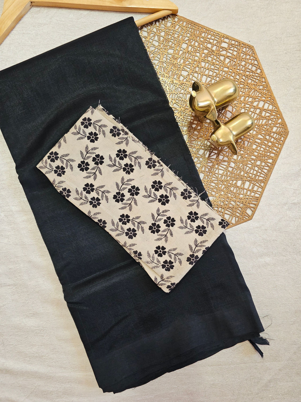 Handwoven Mangalagiri Plain Pattu Saree - Black