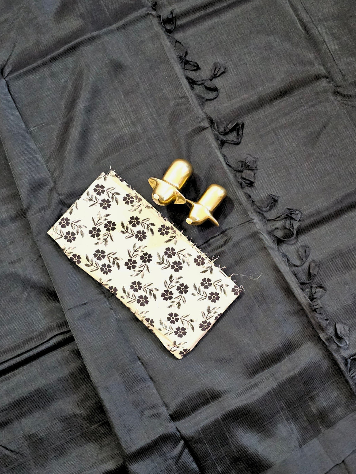 Handwoven Mangalagiri Plain Pattu Saree - Black