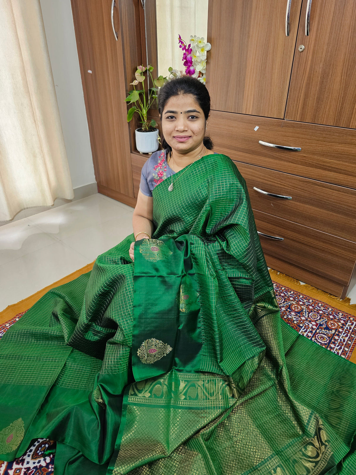 Pure Handloom Kanjivaram Pattern Soft Silk Saree - Dark Green