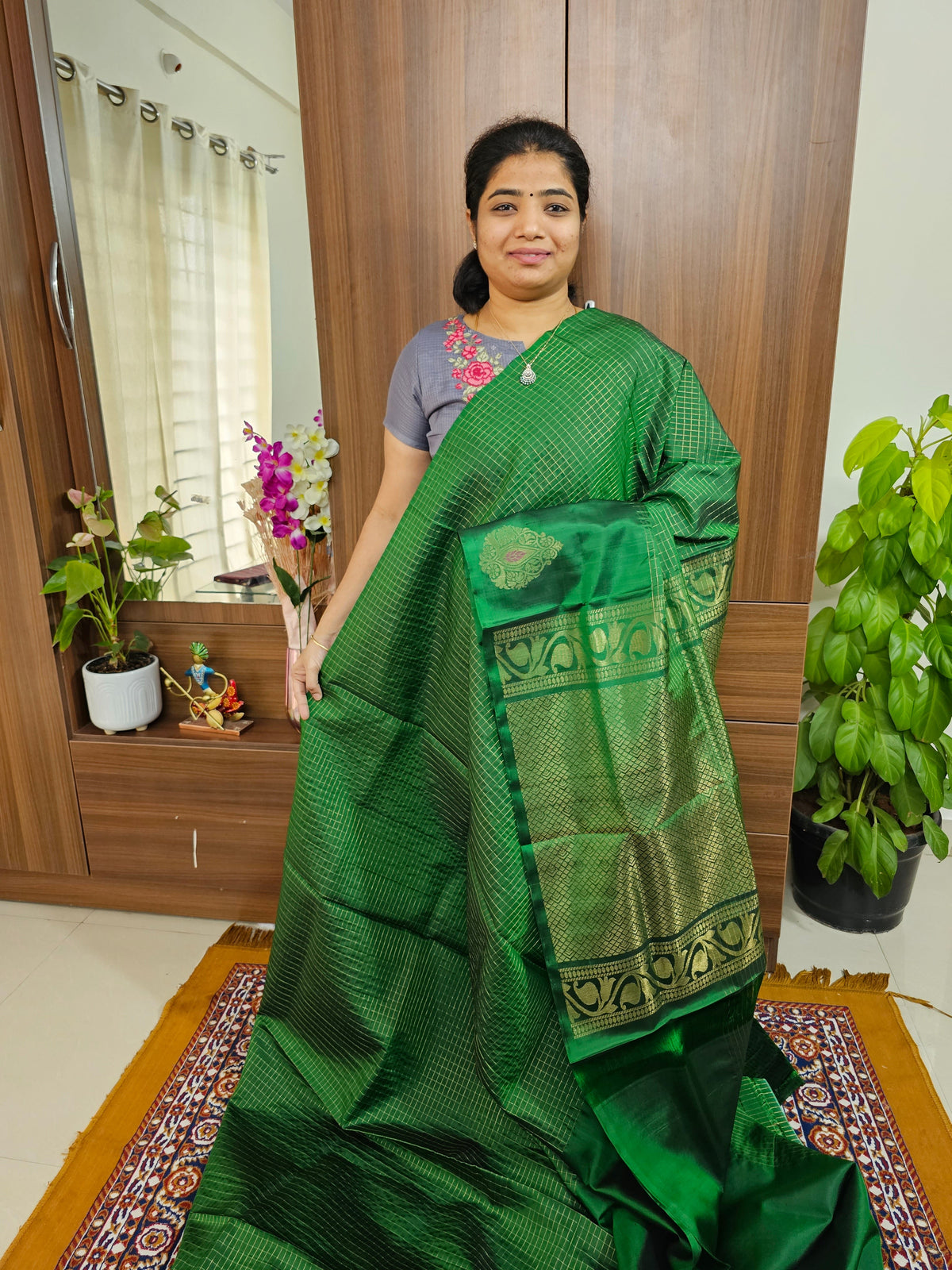 Pure Handloom Kanjivaram Pattern Soft Silk Saree - Dark Green