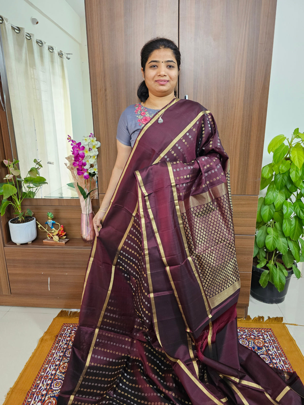 Pure Handloom Kanjivaram Pattern Soft Silk Saree - Deep Brown cum Maroon