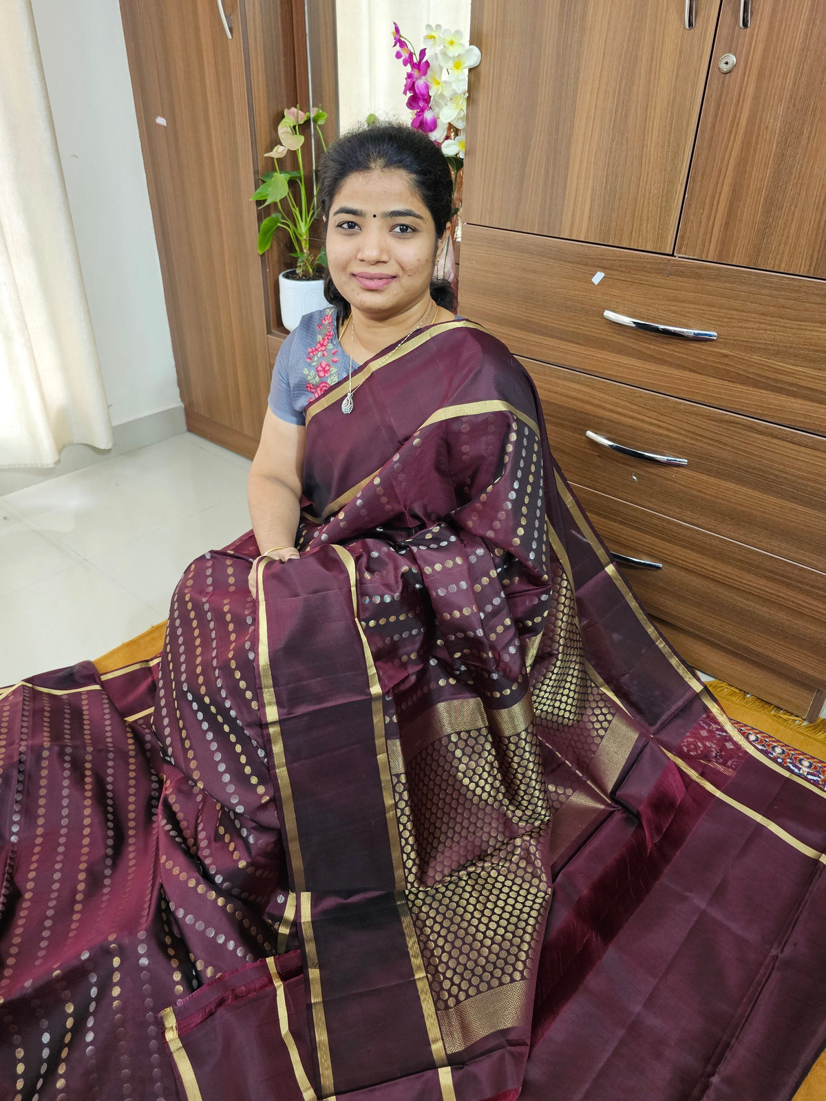 Pure Handloom Kanjivaram Pattern Soft Silk Saree - Deep Brown cum Maroon