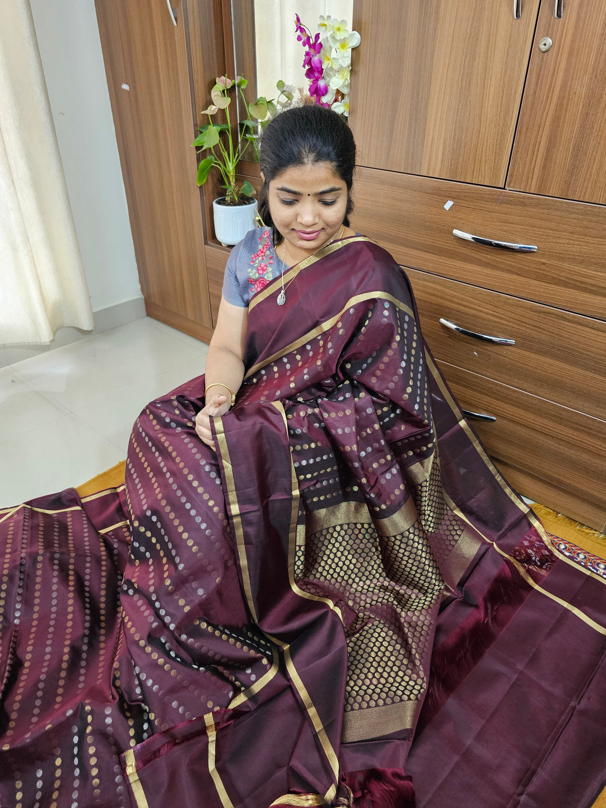 Pure Handloom Kanjivaram Pattern Soft Silk Saree - Deep Brown cum Maroon