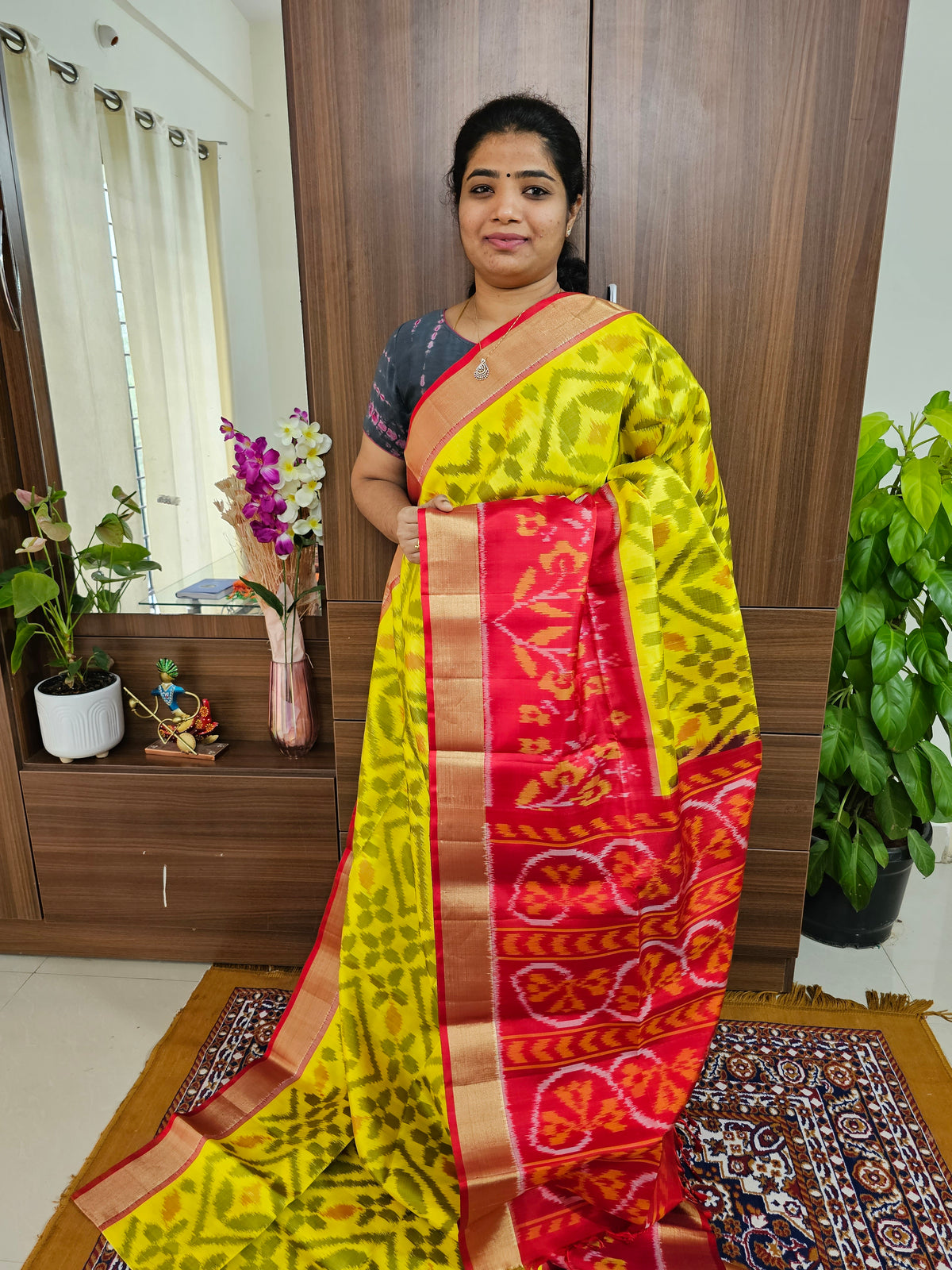 Handloom Pochampally Ikkat Pure Soft Silk Saree - Yellow with Red