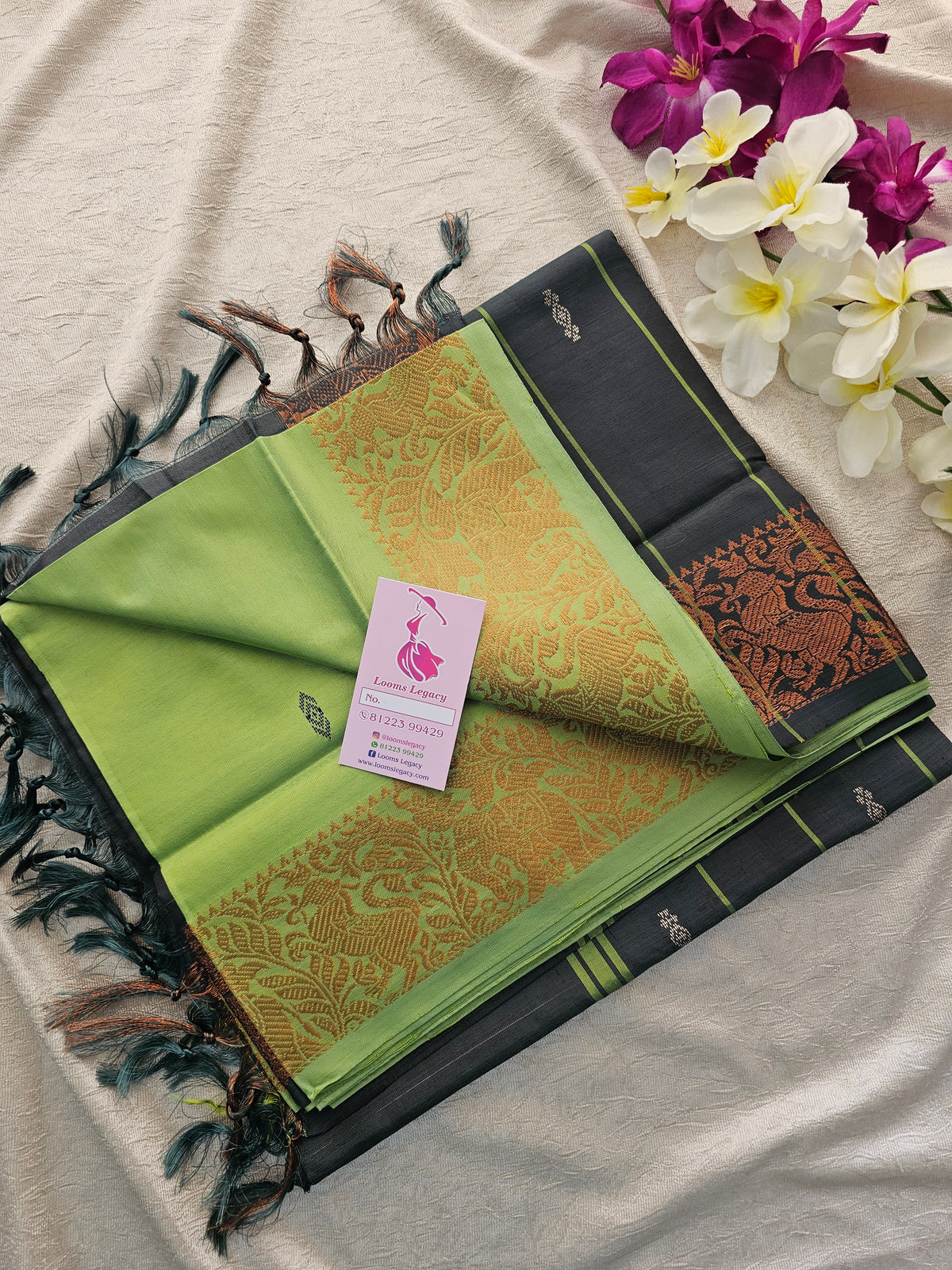 Green with Dark Green Pallu Chinnalampattu Border Saree