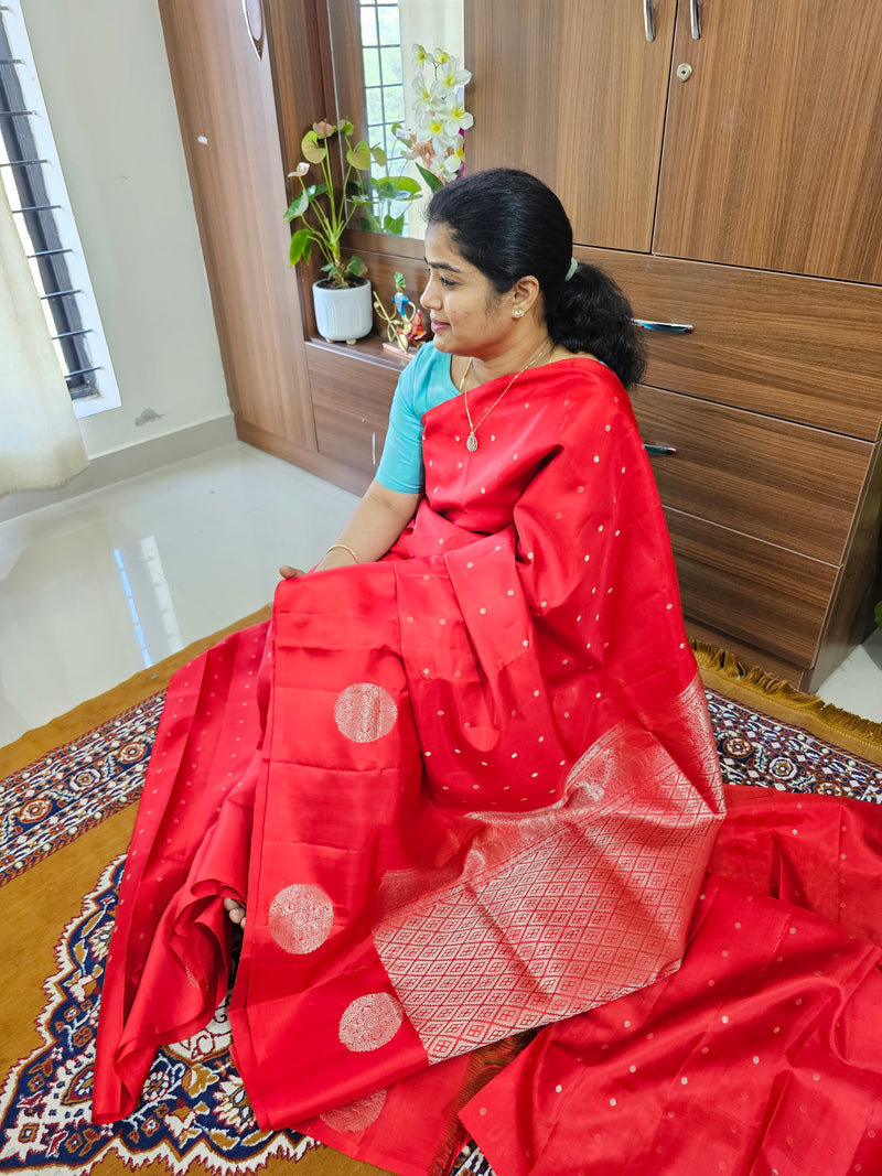 Classical Kanjivaram Pattern Pure Handloom Soft Silk Saree - Monochrome Red