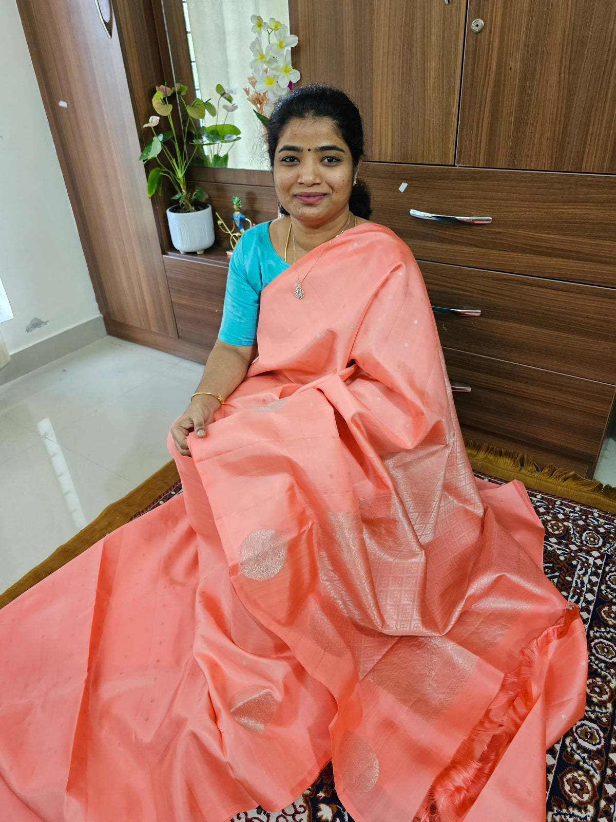 Classical Kanjivaram Pattern Pure Handloom Soft Silk Saree - Monochrome  Peach