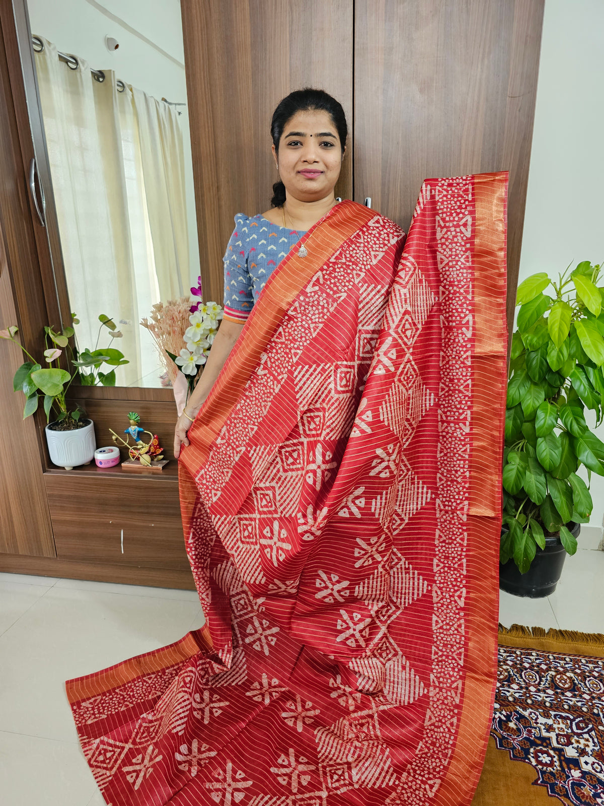 Bhagalpuri Silk Viscous Sarees with Batik Pattern - Red