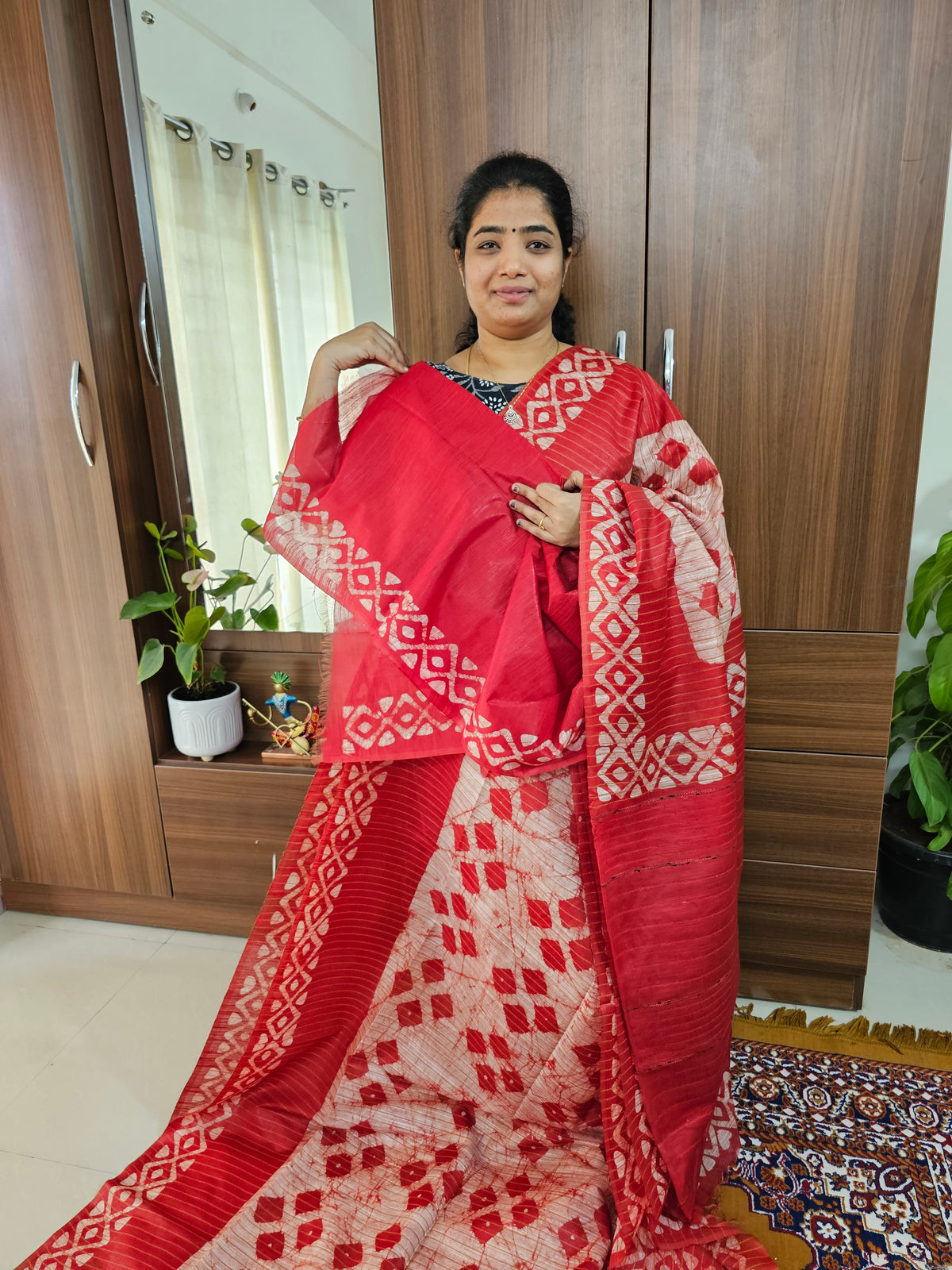 Bhagalpuri Silk Viscous Sarees with Batik Pattern - Red