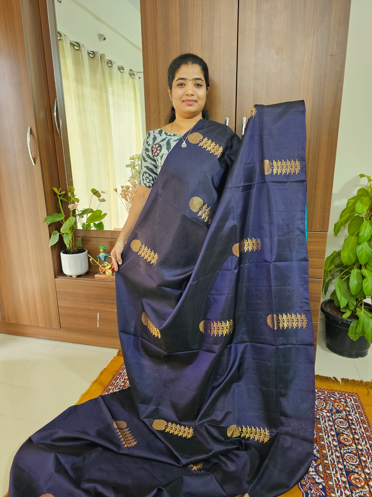 Classical Kanjivaram Pattern Pure Handloom Soft Silk Saree - Dark Blue with Copper Sulphate Blue