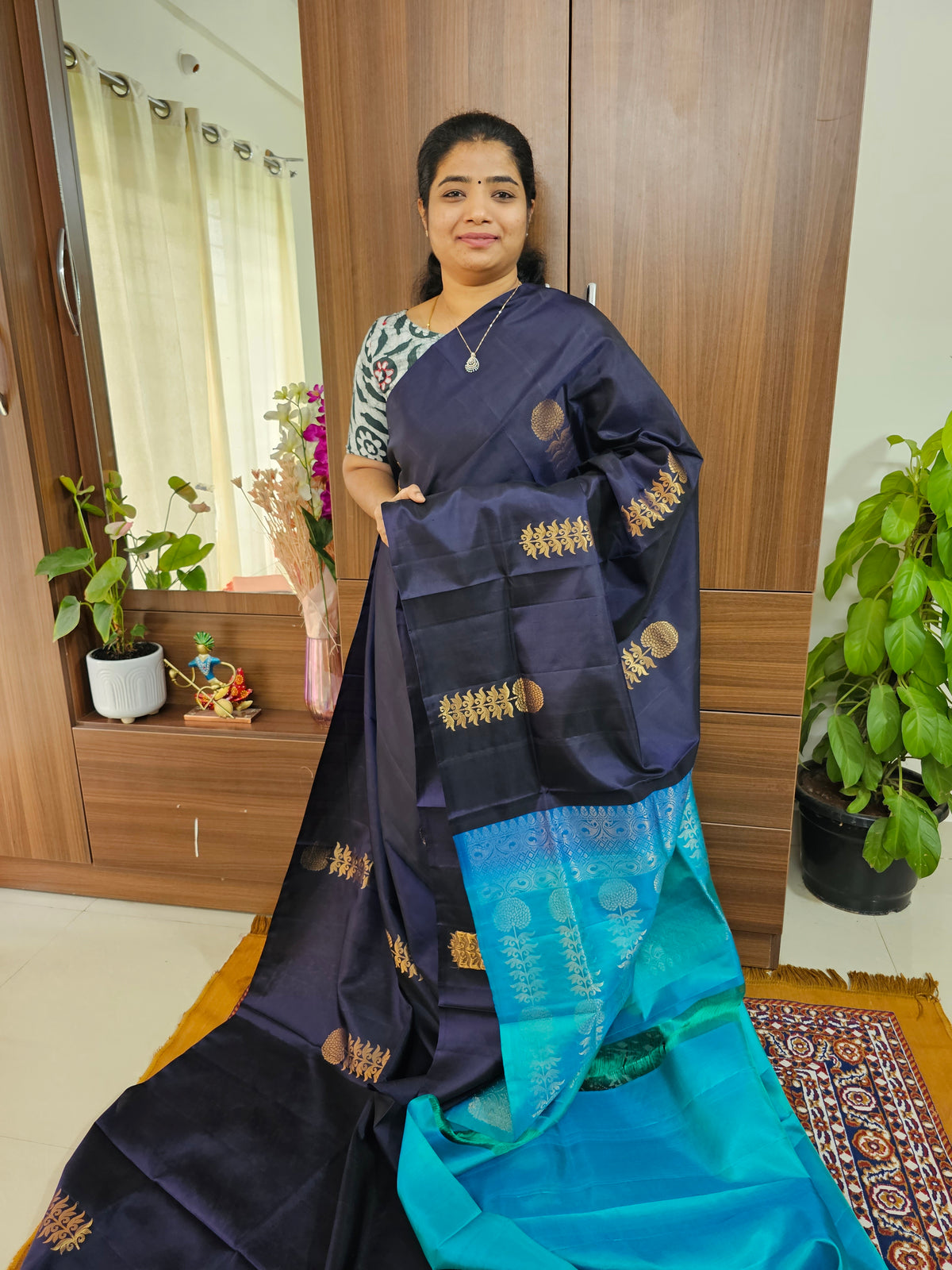 Classical Kanjivaram Pattern Pure Handloom Soft Silk Saree - Dark Blue with Copper Sulphate Blue