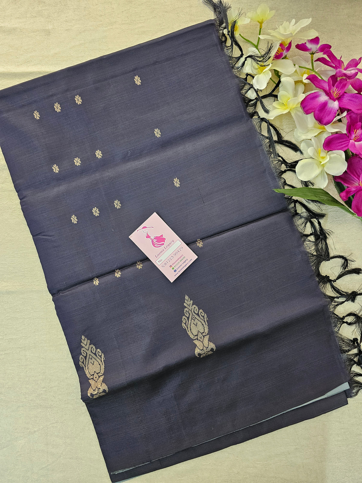 Grey with Dark Blue Pallu Handwoven Chinnalampattu Saree