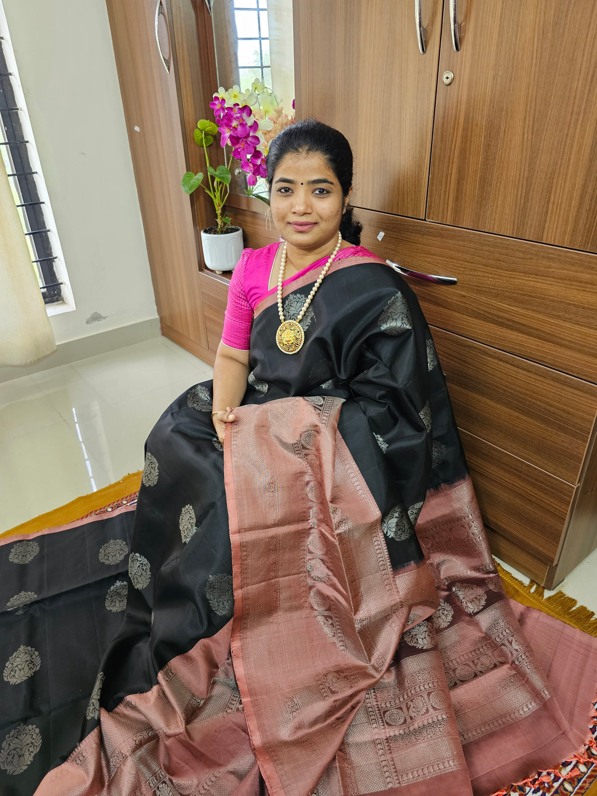 Classical Kanjivaram Pattern Pure Handloom Soft Silk Saree -  Black with Onion Pink