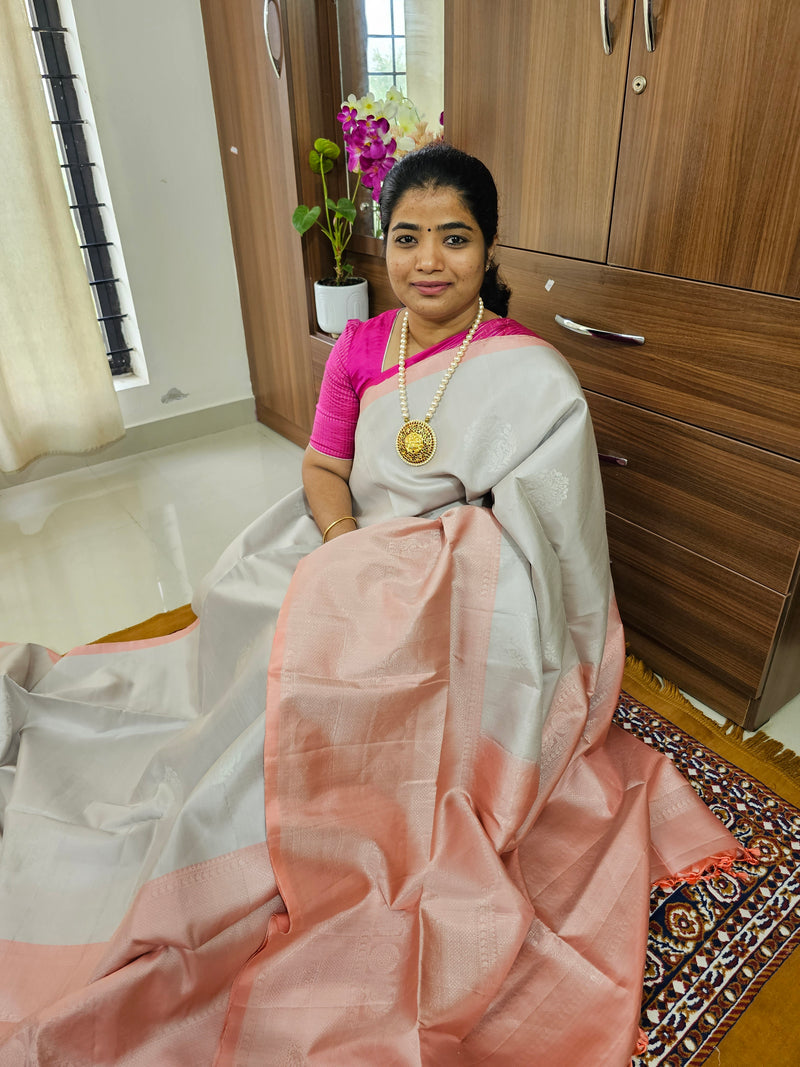 Classical Kanjivaram Pattern Pure Handloom Soft Silk Saree -  Silver with Peach