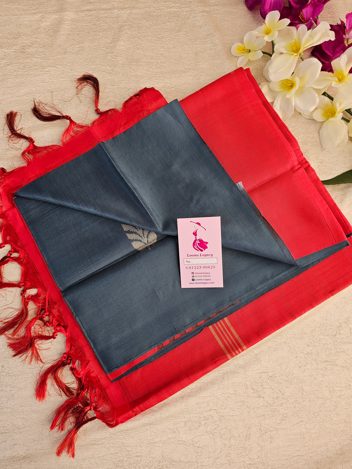 Grey with Red Pallu Handwoven Chinnalampattu Saree