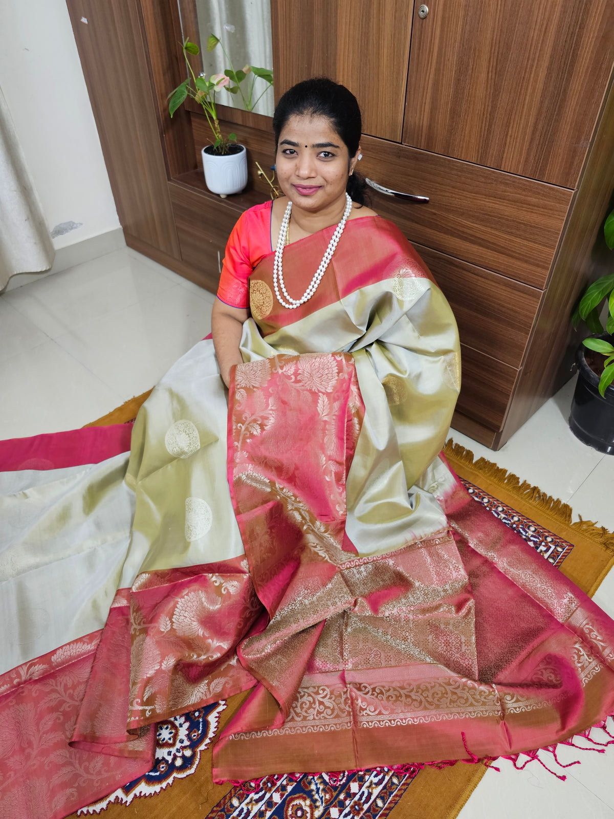 Classic Kanjivaram Pattern Pure Handloom Soft Silk Saree -   Chikoo with Reddish Maroon