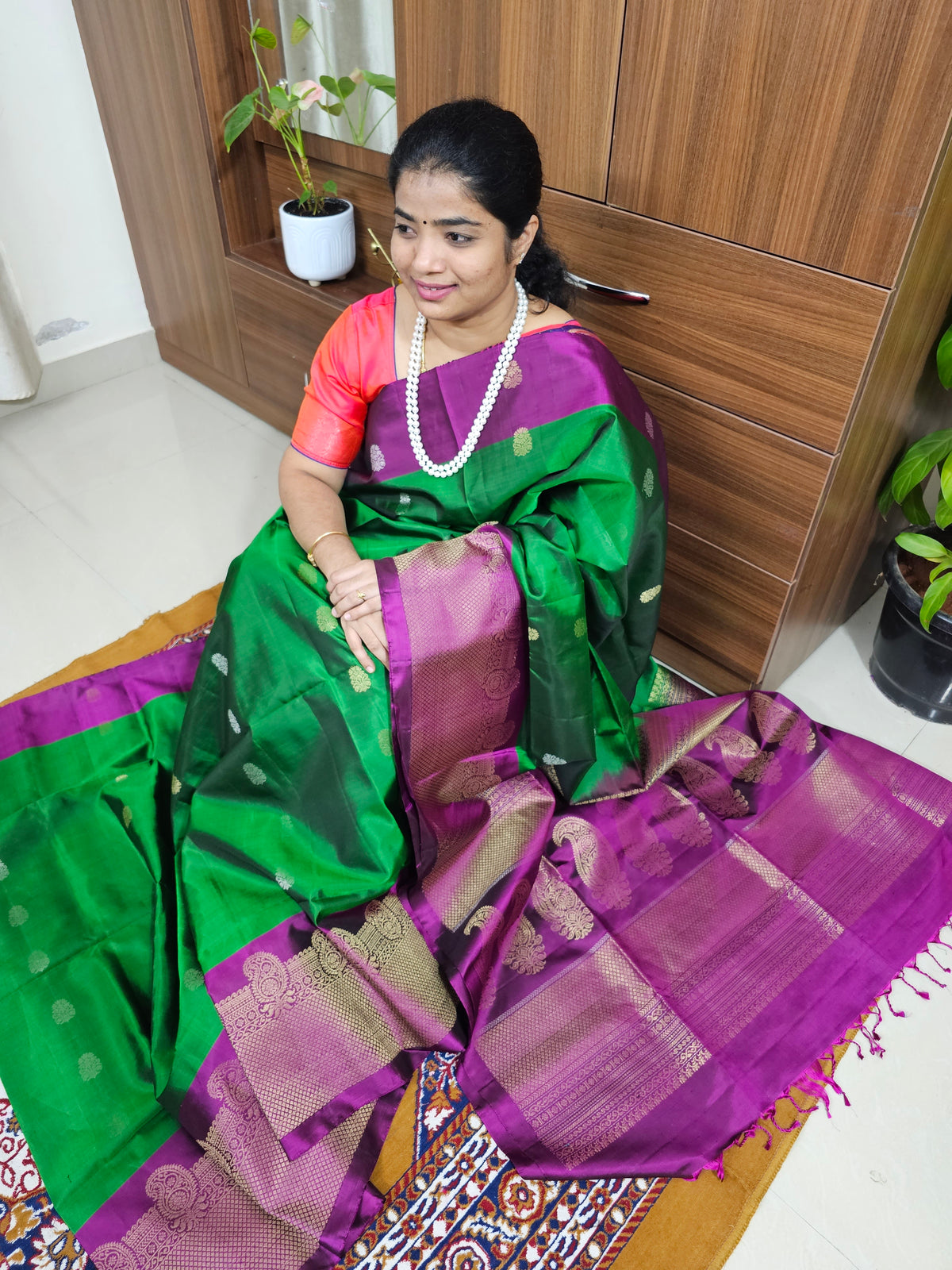 Classic Kanjivaram Pattern Pure Handloom Soft Silk Saree -   Bottle Green with Magenta Pink