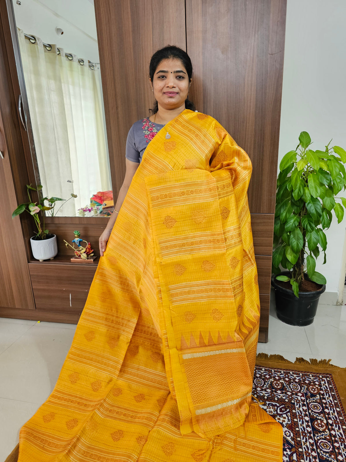 Semi Maandu Tussar Zari Weaving Saree - Yellow