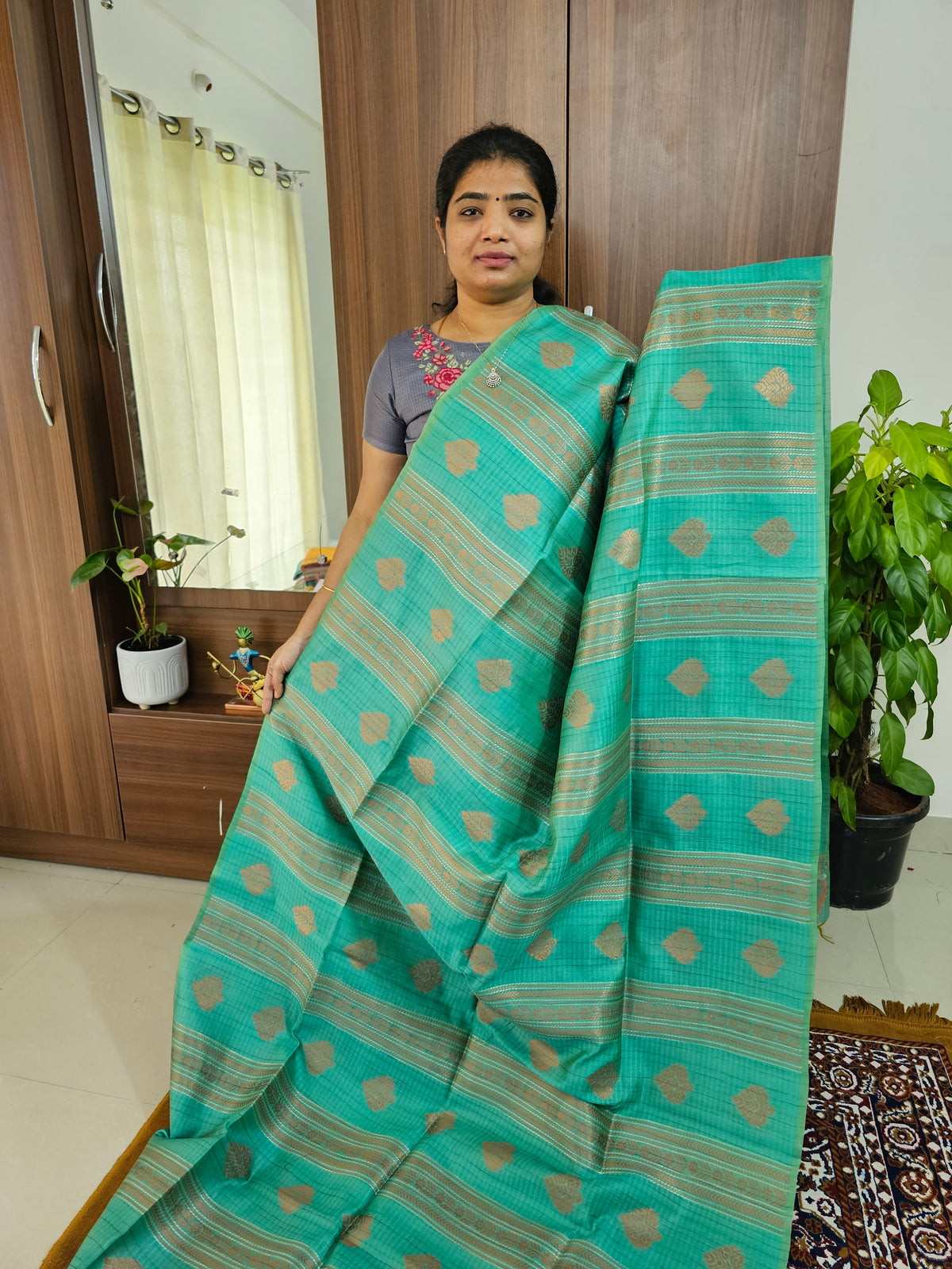 Semi Maandu Tussar Zari Weaving Saree - Sea Green