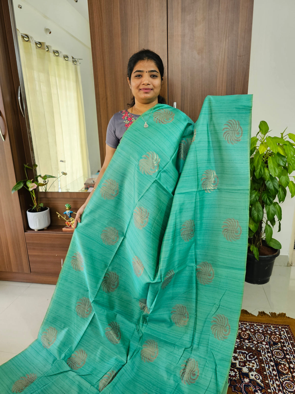 Semi Maandu Tussar Zari Weaving Saree with Contrast Pallu - Sea Green with Red