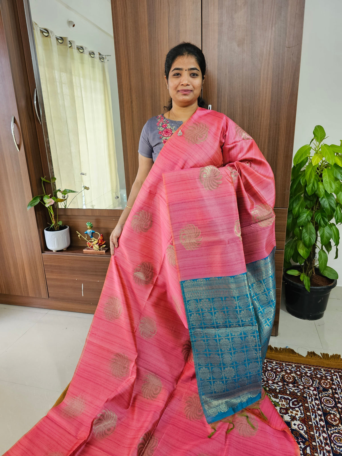 Semi Maandu Tussar Zari Weaving Saree with Contrast Pallu - Pink with Peacock Blue