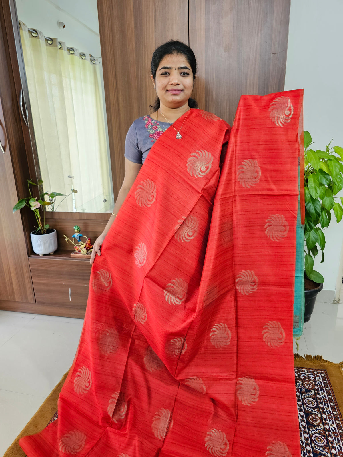 Semi Maandu Tussar Zari Weaving Saree with Contrast Pallu - Red with Sea Green