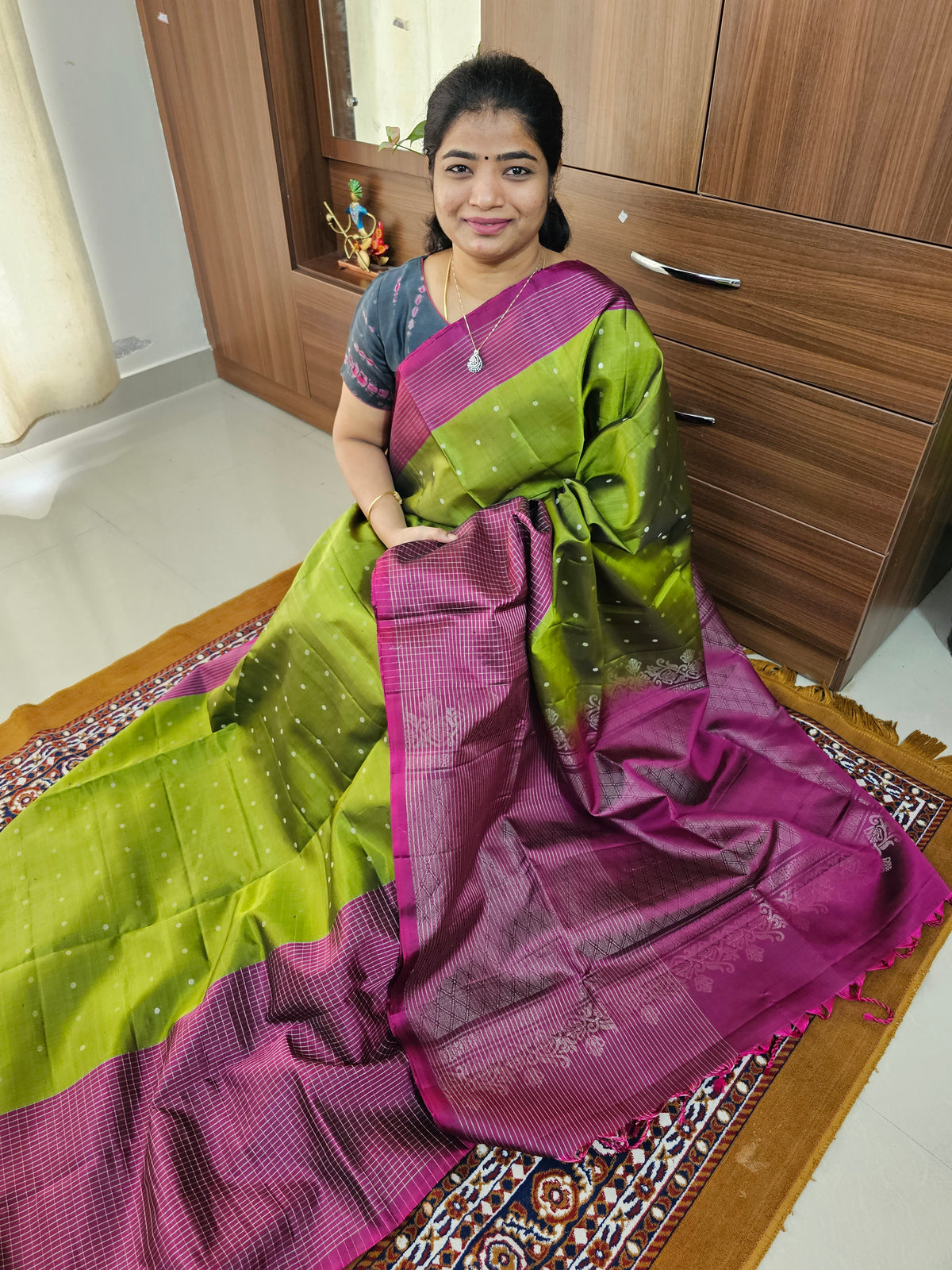 Classical Kanjivaram Pattern Pure Handloom Soft Silk Saree -  Green with Magenta Pink