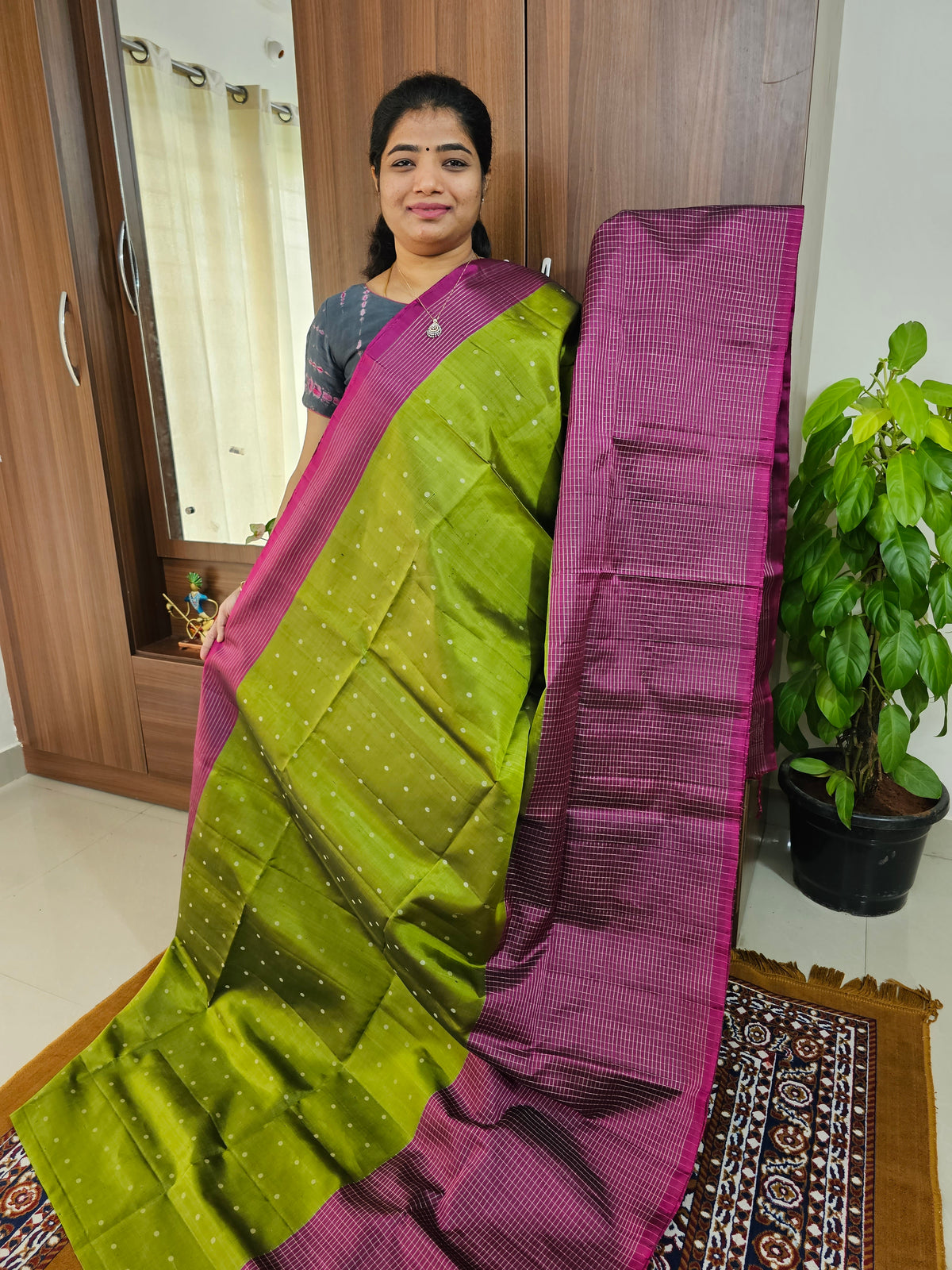 Classical Kanjivaram Pattern Pure Handloom Soft Silk Saree -  Green with Magenta Pink