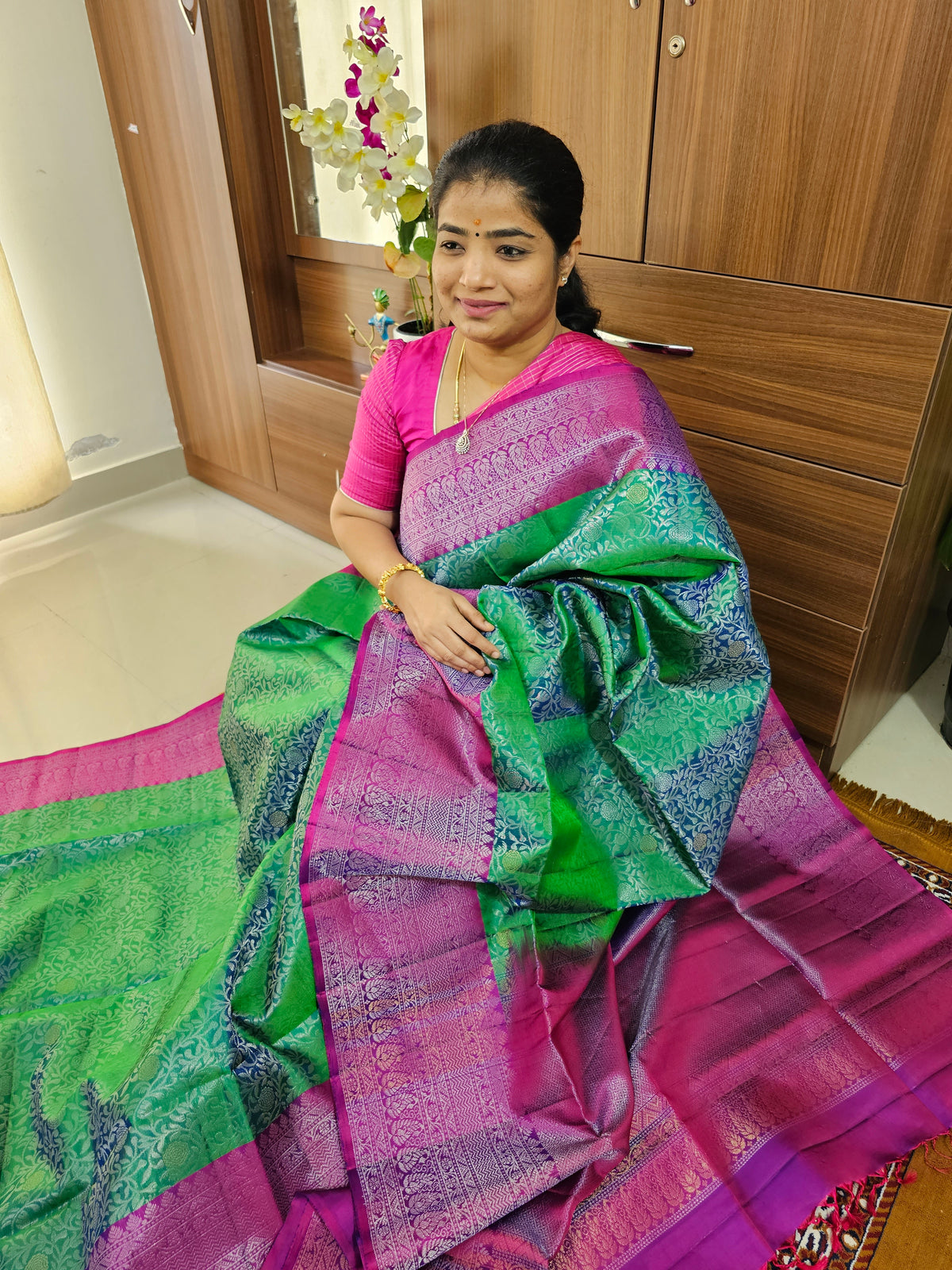 Classical Brocade Kanjivaram Pattern Pure Handloom Soft Silk Saree - Dual Shade Dark Green with Magenta Pink