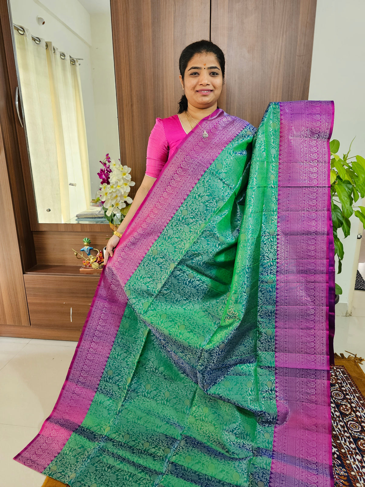 Classical Brocade Kanjivaram Pattern Pure Handloom Soft Silk Saree - Dual Shade Dark Green with Magenta Pink