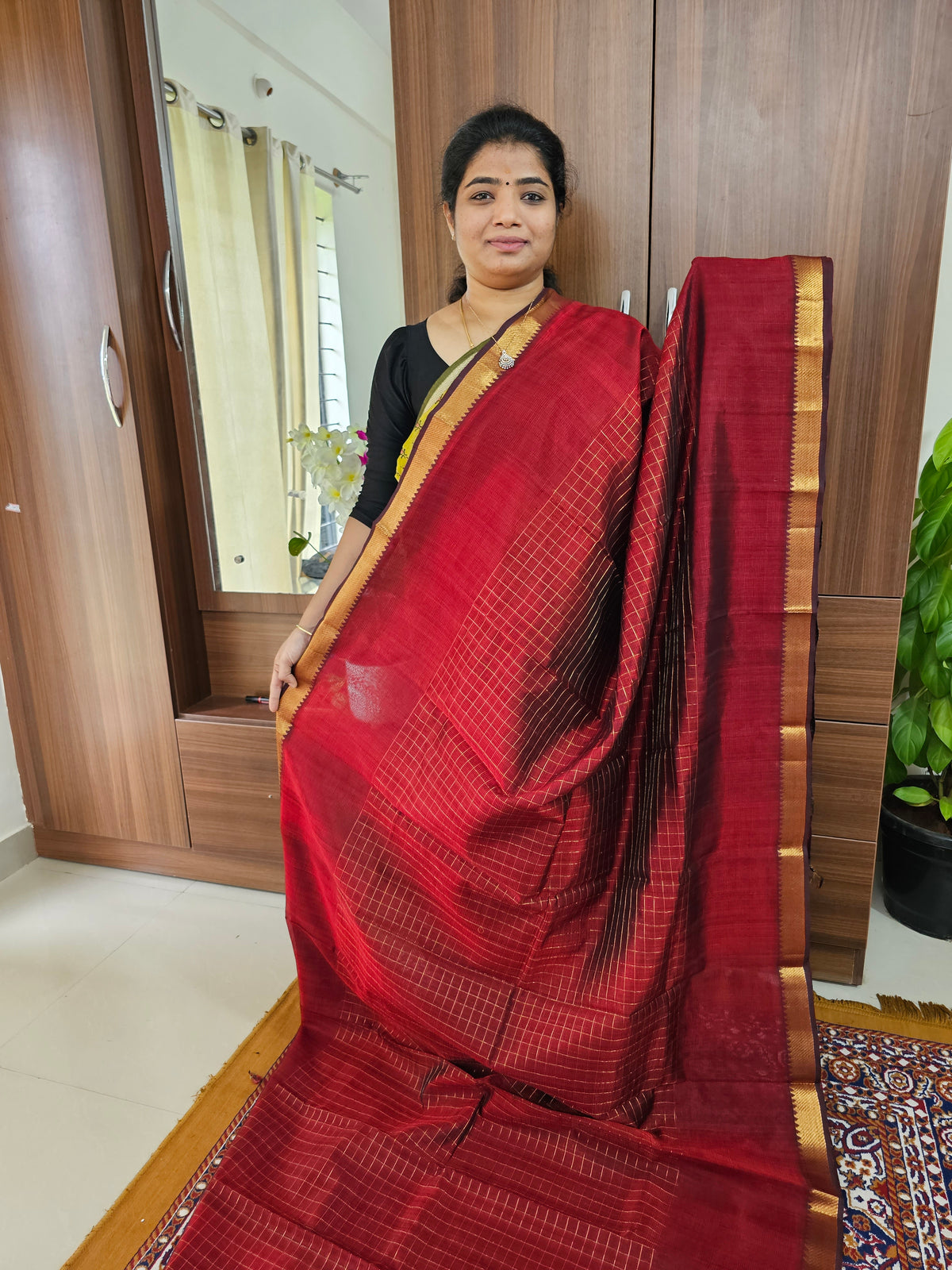 Handwoven Mangalagiri Pattu Saree with Beautiful  Small Checks -   Maroon