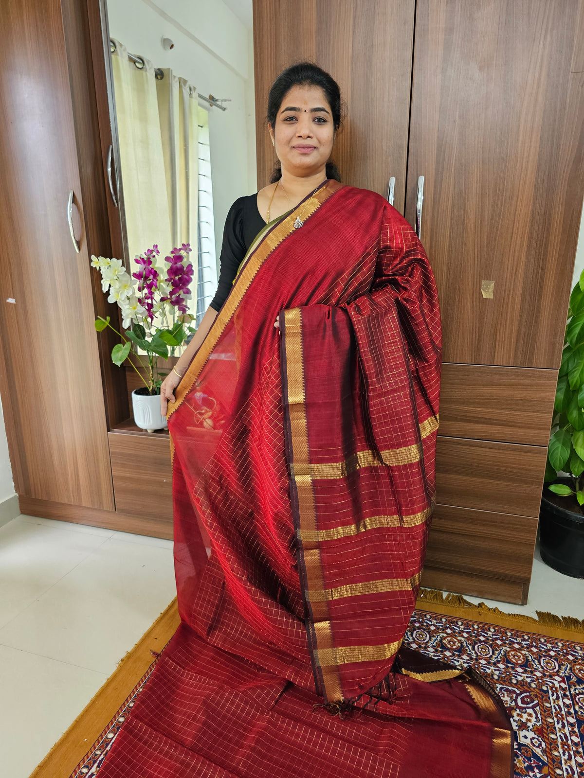 Handwoven Mangalagiri Pattu Saree with Beautiful  Small Checks -   Maroon