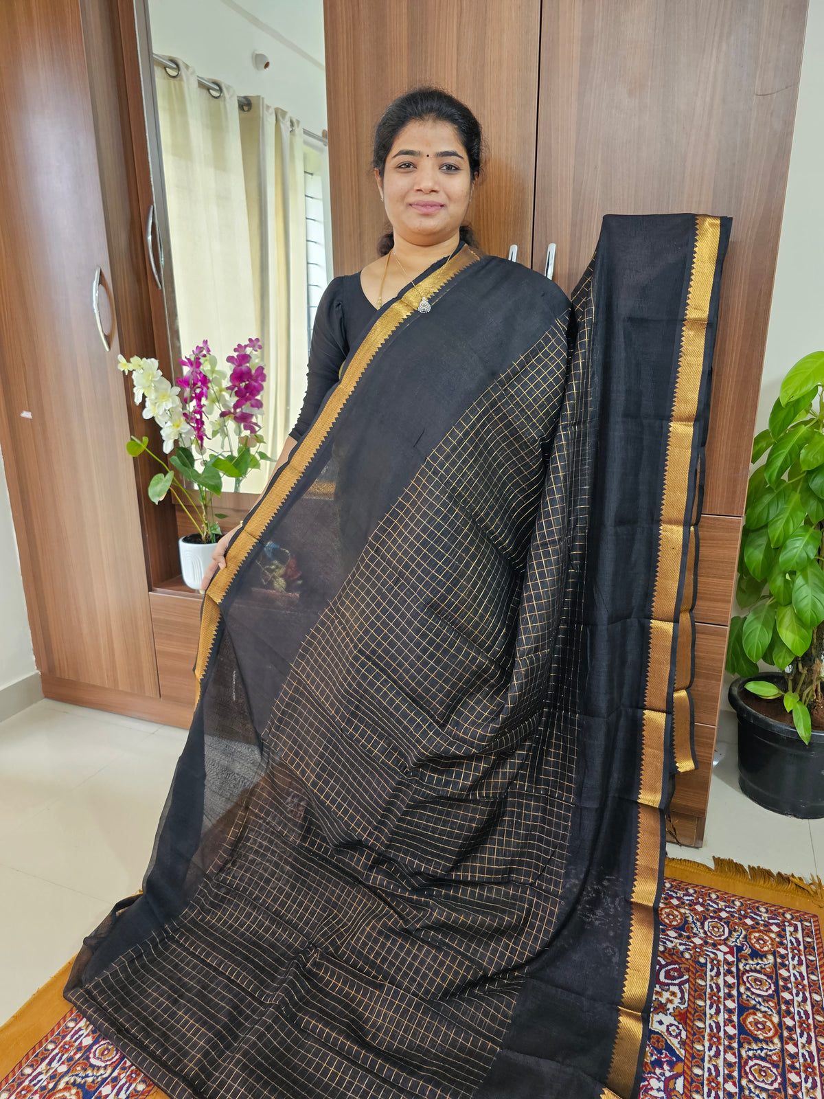 Handwoven Mangalagiri Pattu Saree with Beautiful  Small Checks - Black