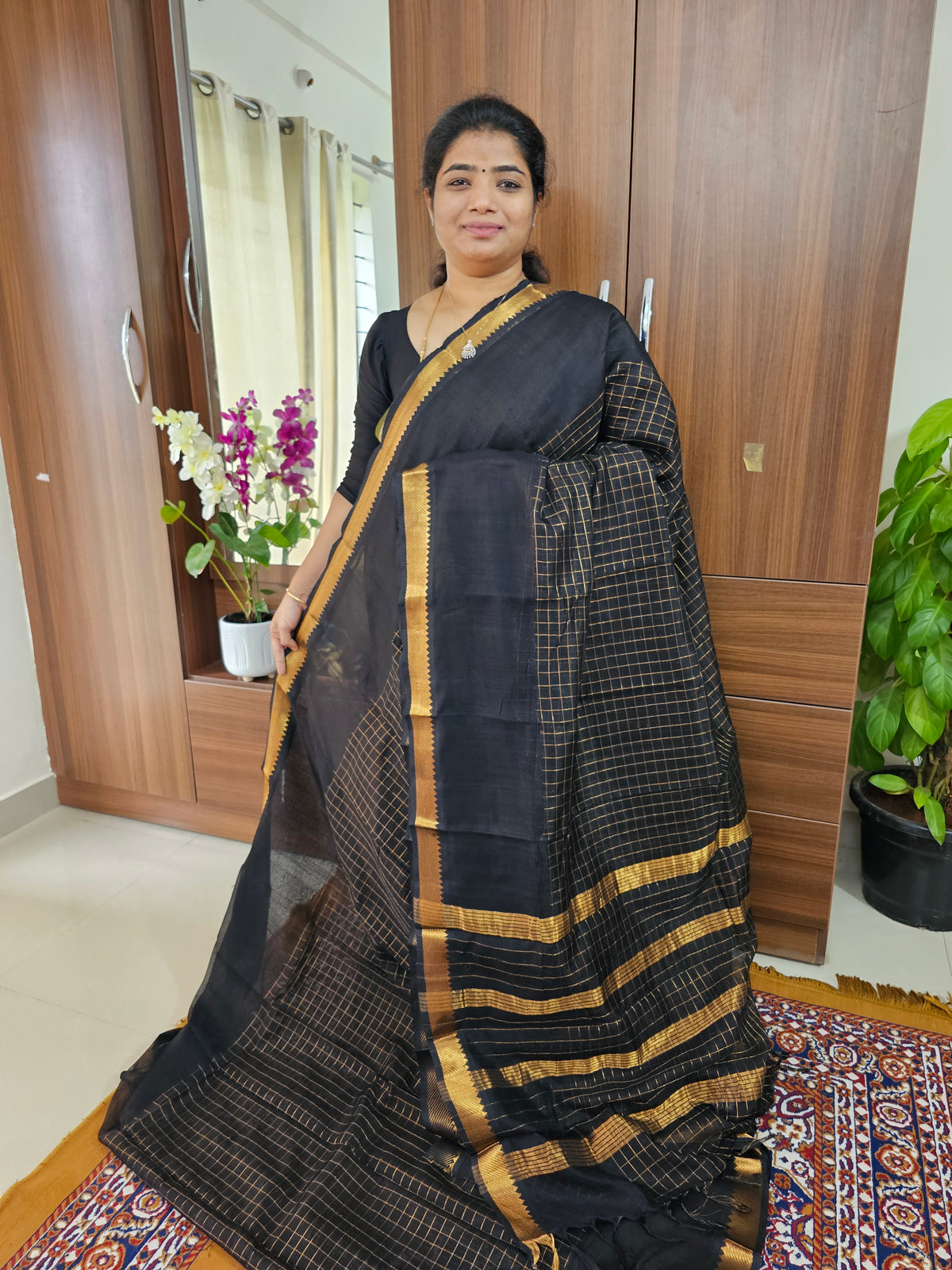 Handwoven Mangalagiri Pattu Saree with Beautiful  Small Checks - Black