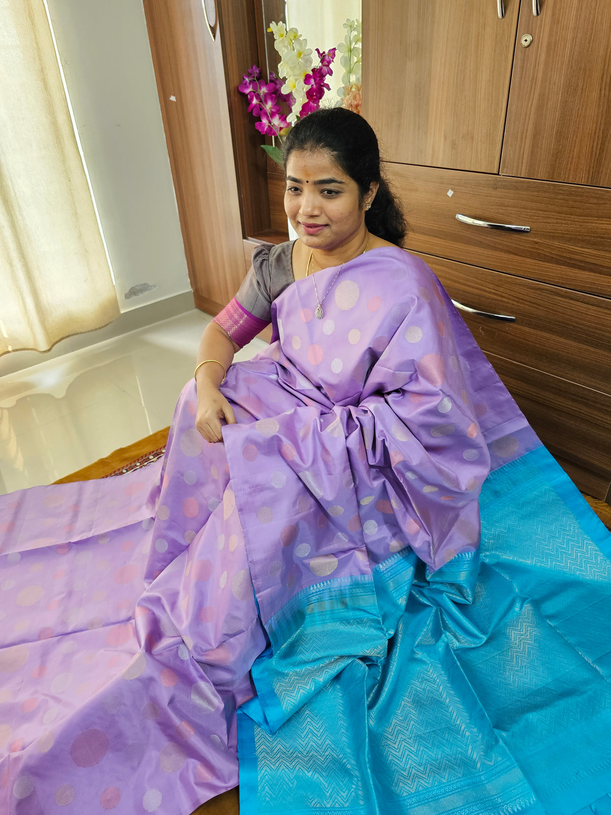 Trending Kanjivaram Pattern Coin Buttas Pure Handloom Soft Silk Saree -  Lavender with Blue