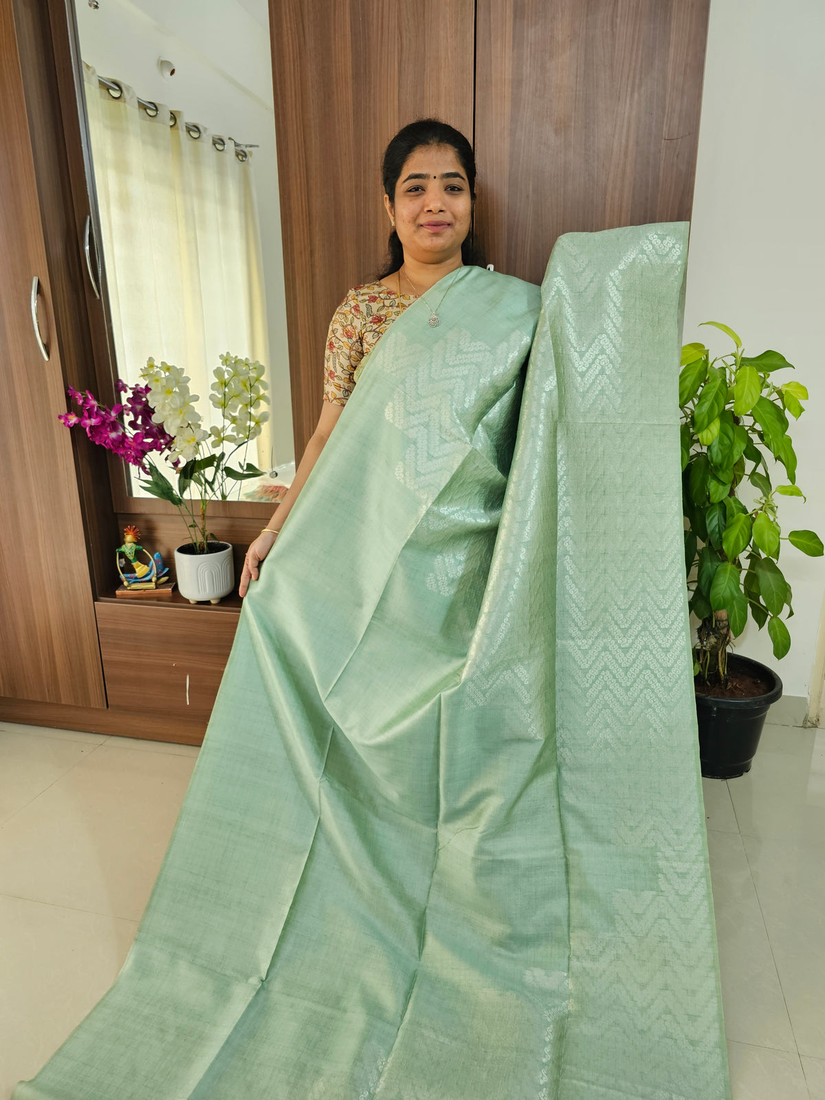 Semi Maandu Tussar Zari Weaving Saree - Pastel Green